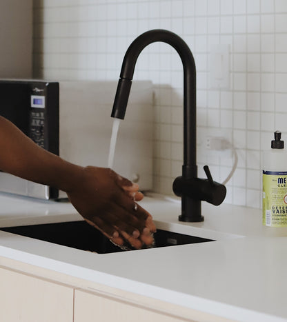 Single Handle Pull Down Kitchen Faucet water flow
